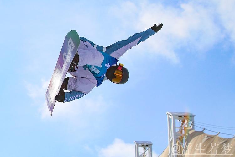 武绍桐成功晋级单板滑雪U型场地技巧女子组决赛 武绍桐成功晋级单板滑雪U型场地技巧女子组决赛