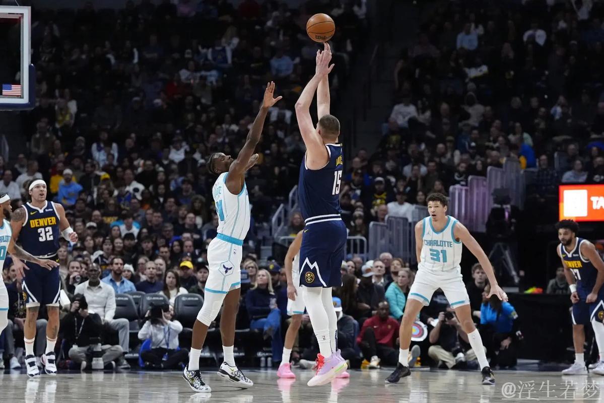 约基奇归来豪取三双 掘金轻松战胜无字母哥的雄鹿